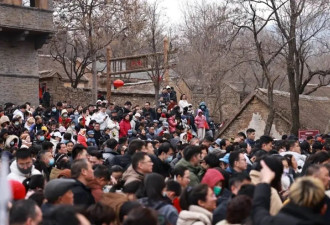 春节假期已过半，热门旅游景点仍在“堵人”