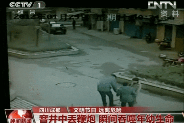 小孩放鞭炮致8车受损：把鞭炮扔下水道为何会爆炸？