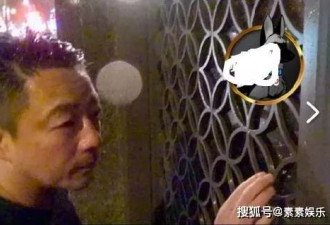汪小菲台北街头独自淋雨，一言不发神情哀伤