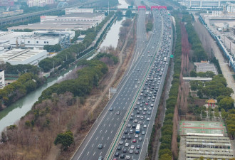 春节返程大塞车 回深圳“堵麻了、怀疑人生”