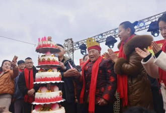 百岁老人五代同堂寿宴摆了118桌,老人从不失眠...