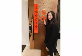 张钧甯跪地给妈妈拜年，亲姐带女儿露面
