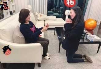 张钧甯跪地给妈妈拜年，亲姐带女儿露面