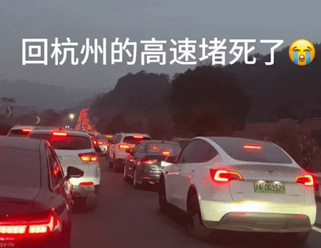 心态崩了！8小时还没出城，看完导航更崩溃！