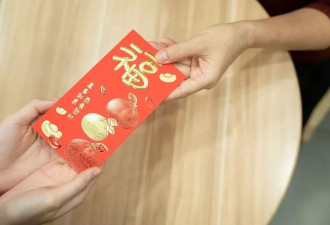 一位县城“贵妇”的消费记录，送礼花光工资