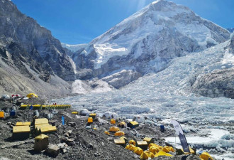 圣母峰惨变垃圾山 尼泊尔调涨攀登许可证费用