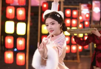 她怎么突然变这么好看？