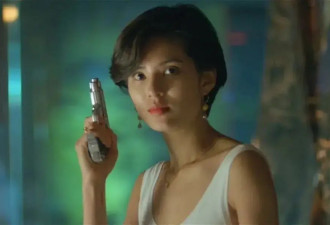 被老头“骗睡”10年，“雌雄双面”小龙女李若彤倒贴上亿，结局令人唏嘘