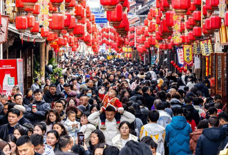 中国多地接待游客人次超同期，"老外"爱上中国年