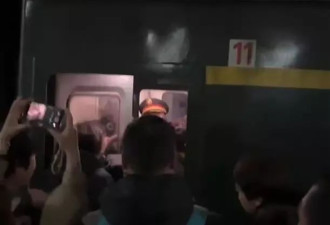 旅客称返程高峰有票无法上车，车站回应