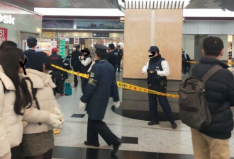 男子持刀闯便利店抢劫 警察赶到后傻眼了…
