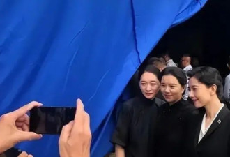 当48岁李小冉与46岁高圆圆同框在一起，终于明白了什么叫相由心生