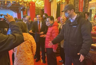 马英九、萧美琴参拜巧遇，马英九呼吁罢免需谨慎