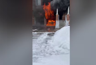 万锦Mackenzie附近房屋大火：车库窜火焰 汽车燃烧！老人身亡
