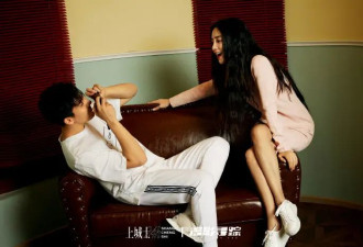 养眼又浪漫！baby王安宇水中嬉戏妩媚性感，亲密暧昧宛如恋人
