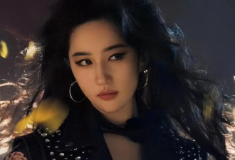 刘亦菲野性美与丰腴泳装的大碰撞，蓝色泳装被嘲太壮