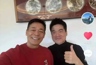 张嘉益携妻子参加老乡聚会，网友向董宇辉催婚