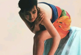 刘晓庆45岁拍下了罕见性感写真，大胆、前卫