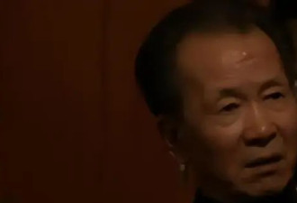著名歌手耍流氓入狱3年，46岁娶小27岁“养女”，郎才女貌家庭美满
