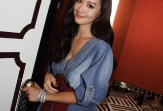 14岁倒追阔少，20岁替父还债，她一夜狂赚13亿，如今42岁把老公熬成了爹