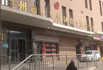 政务大厅员工上班时间坐着睡觉 官方：生理性打盹