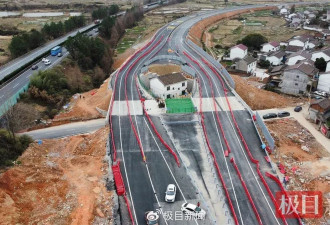 实探公路包围房屋的“金溪之眼”：房主仍住屋内