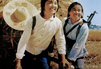 实拍70年代：女知青劲头足，工农兵上大学