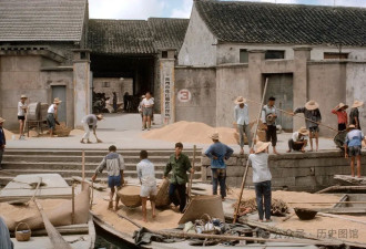 实拍70年代：女知青劲头足，工农兵上大学