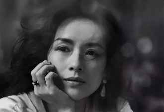 一线顶流女星的“丑”照，都藏在这个男人的相册里……