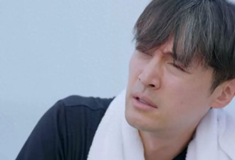 42岁的胡歌满头白发，却活出了另一种坦诚