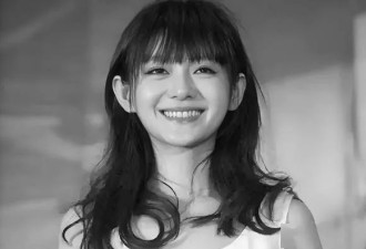 酒店老板晒大S生前聚会照，大S浮肿明显像一个孕妈妈