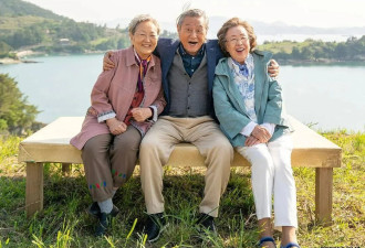 被骗局围剿的老年人，仍然渴望被爱....