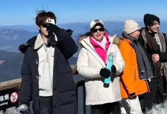 刘晓庆穿短裙，惹三人“不满”，她给内娱女艺人上了一课