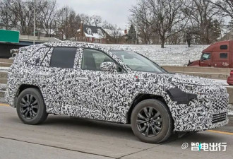 丰田全新RAV4新消息 换凯美瑞内饰+动力