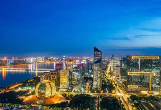 中国的大城市，都在为错过DeepSeek彻夜难眠