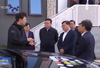 广东省长试乘自动驾驶车，还给机器人递了矿泉水