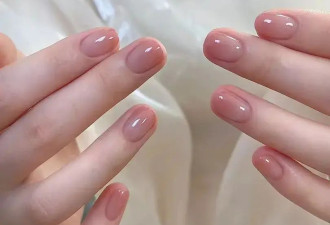 裸色美甲封神 今年春天最显贵气的27款短款美甲