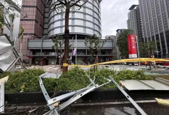 台中百货大楼惊传气爆，4人当场从12楼美食街炸出