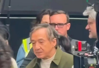 断崖式衰老的成龙，如今70岁依然在刻苦拍戏，年轻演员是否醒悟？