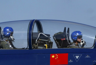 菲律宾关注中国军机在南中国海的“不安全”操作