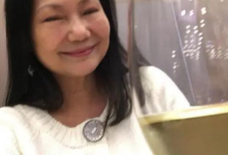 大S去世后S妈首露面，晒喝酒照片眼睛哭红肿...