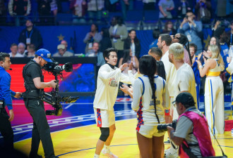 中国男星王鹤棣亮相NBA全明星赛