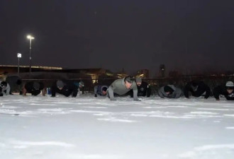 44岁美国防长穿短裤雪中锻炼 媒体前展示力量