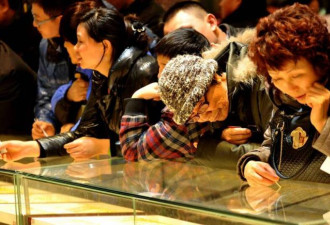 中国人疯买黄金 假金条应运而生