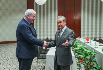 王毅会见乌克兰外长 强调欧洲在和谈中作用重要
