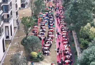 小区摆千人坝坝宴，共庆“邻居哪吒”票房破百亿