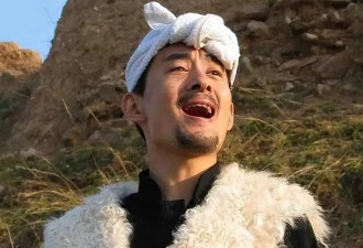 负债百万、露宿街头、装疯卖傻，星光大道草根歌手现状太落魄