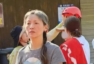 56岁吴倩莲近照流出，满头银发优雅老去