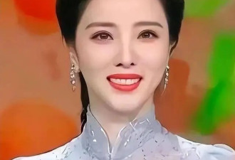 李思思带俩娃游香港，住四千一晚豪华酒店，首谈大学经历暴露家境