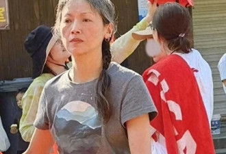 56岁港星吴倩莲露面:满头白发显清瘦,差点没认出